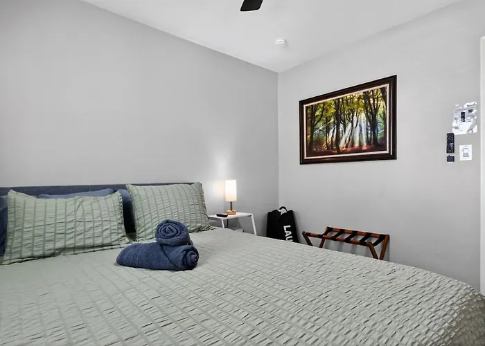 Lux Mins 2 Sky Harbor Honorhealth Dignity Hlt Holiday home