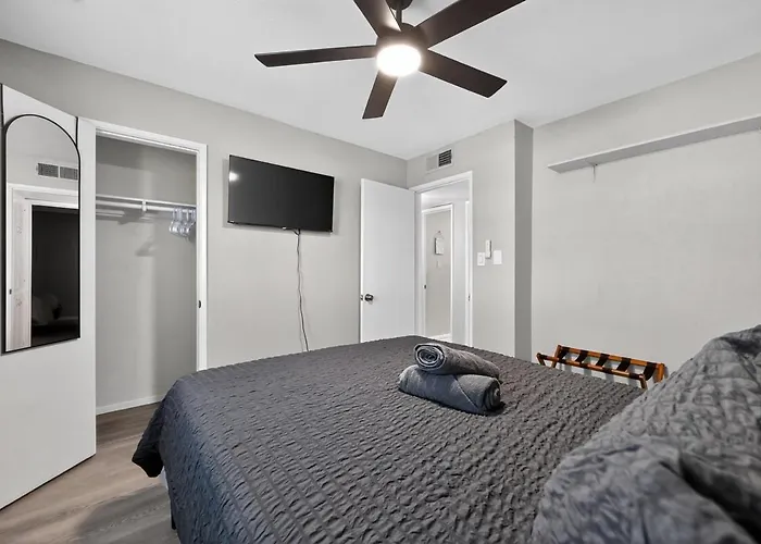 Lux Mins 2 Sky Harbor Honorhealth Dignity Hlt Holiday home *